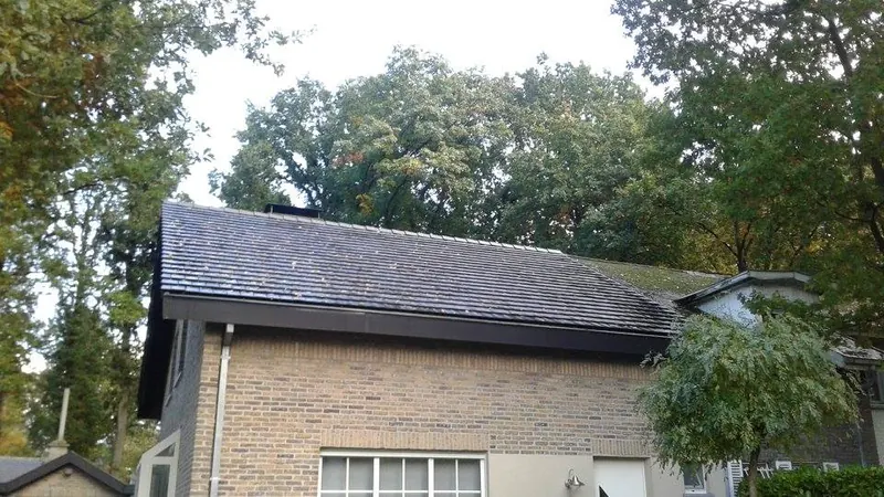 Renovatie hellend dak te Deinze: Vauban-dakpannen aan de straatzijde