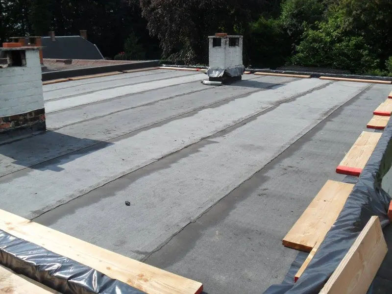 Renovatie plat dak te Lochristi: dampscherm op het dak