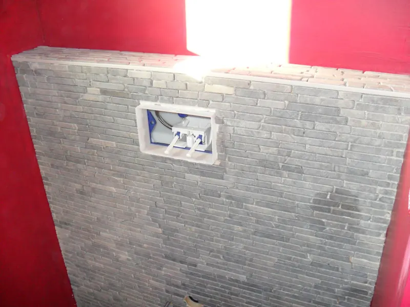 Tegelen berging en toilet te Zwijnaarde: faïence